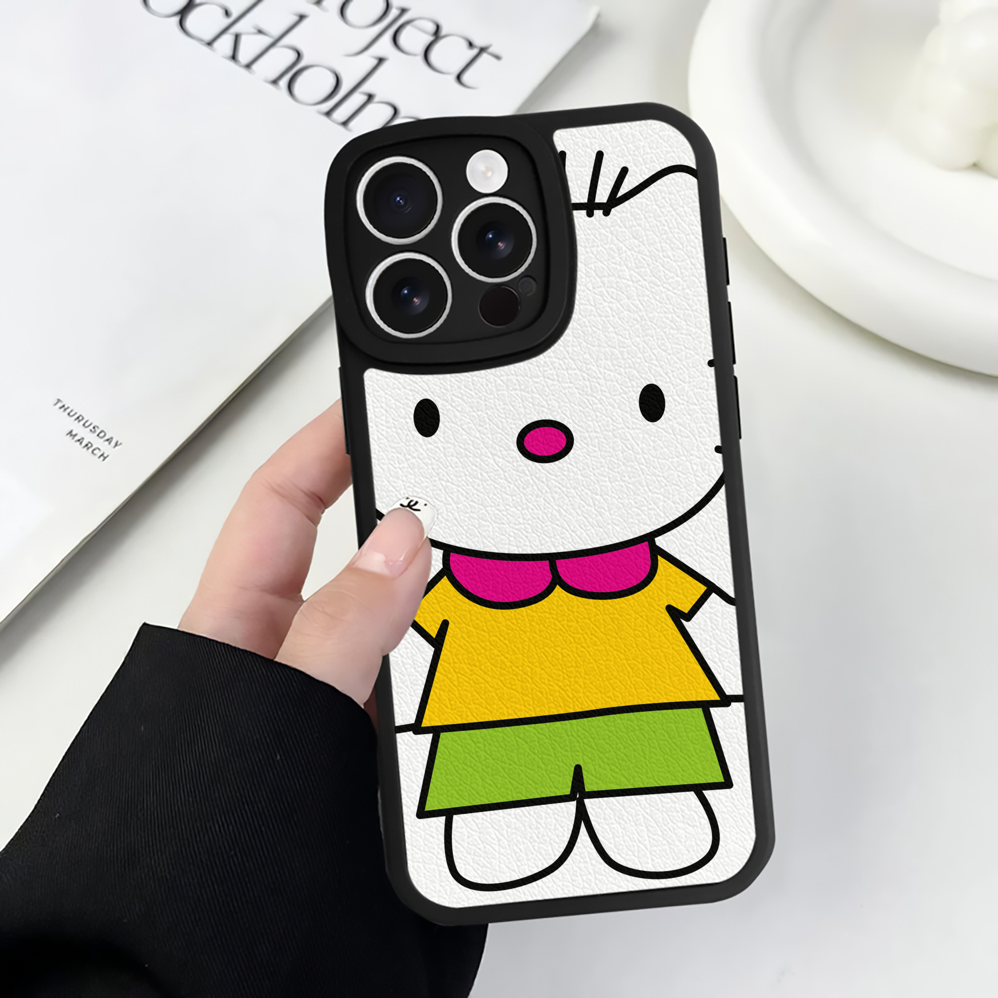 （画像用） Hello Kitty ハローキティ 【iPhone 16シリーズ対応】シリコンスマホケース（レザー調） 材質：シリコン